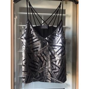 ASTR sequined black/silver top  SIZE L